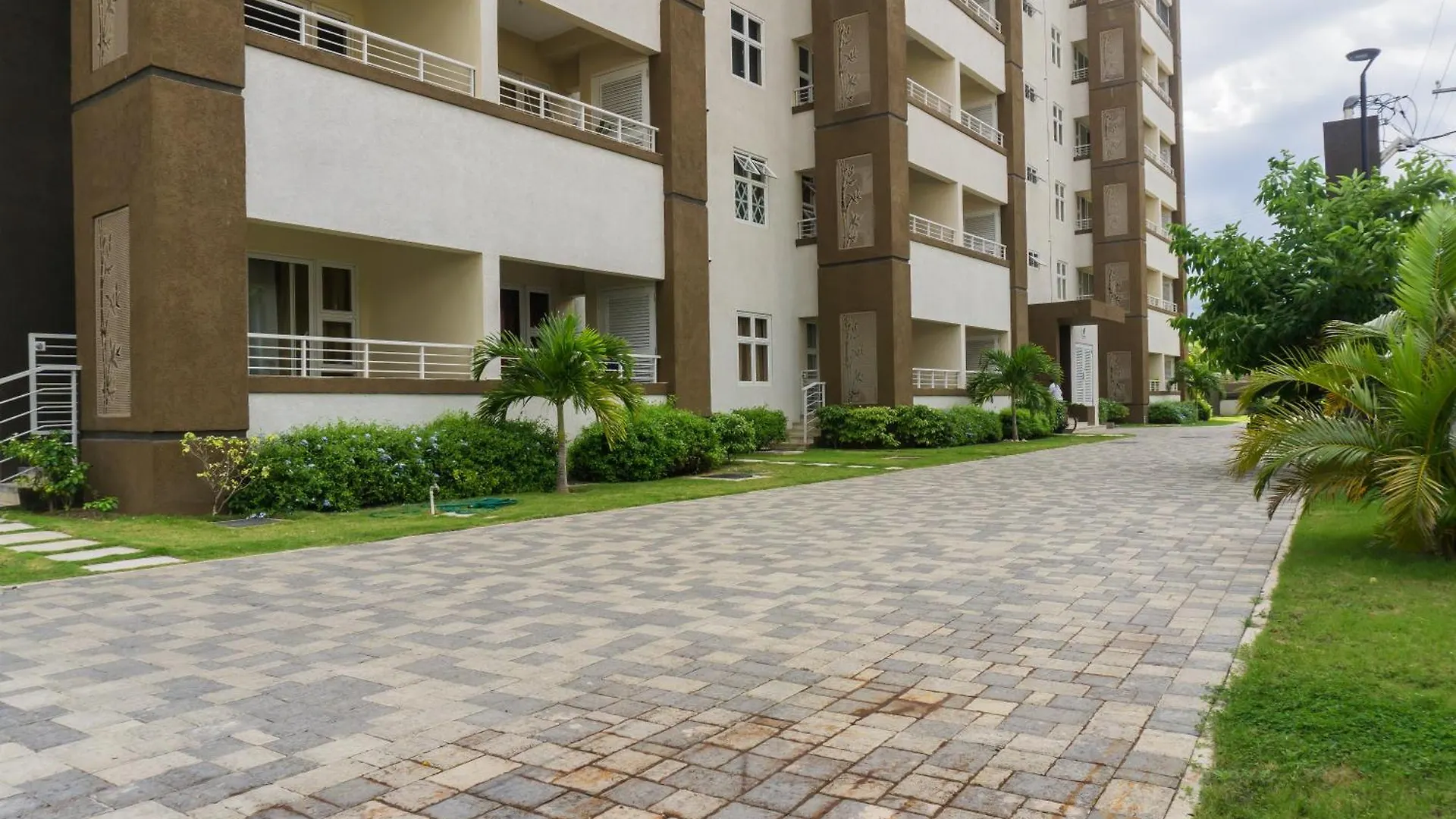 Secure One Bedroom Apartment In Ruthven A Gated Community In New Kingston Jamaica