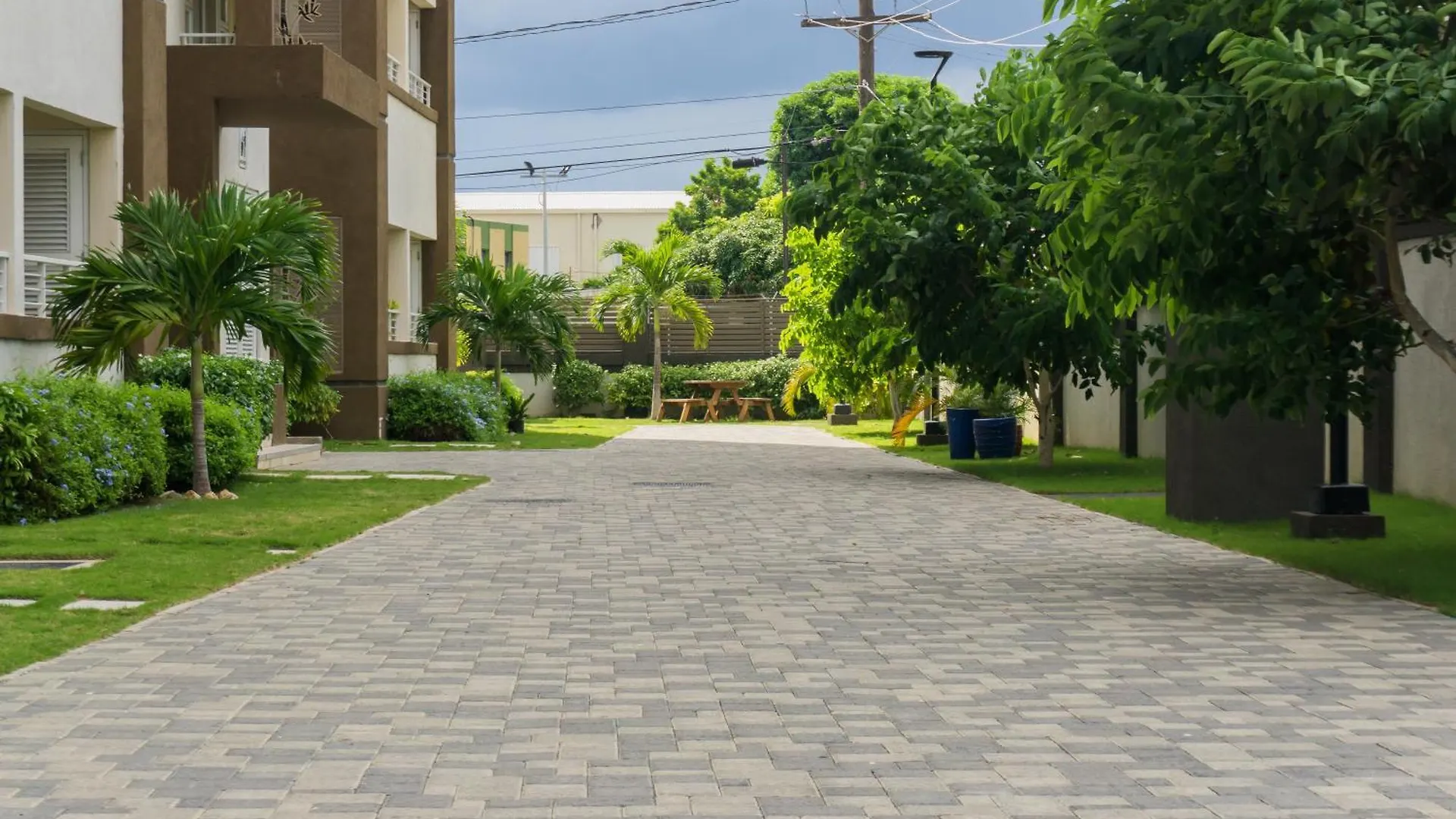Secure One Bedroom Apartment In Ruthven A Gated Community In New Kingston Jamaica
