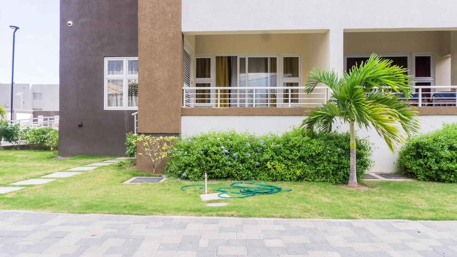 Secure One Bedroom Apartment In Ruthven A Gated Community In New Kingston Jamaica