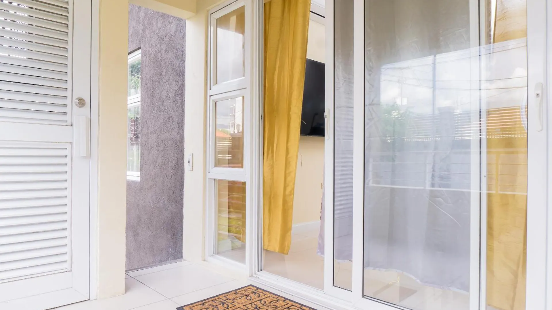 Secure One Bedroom Apartment In Ruthven A Gated Community In New Kingston Jamaica Jamaica