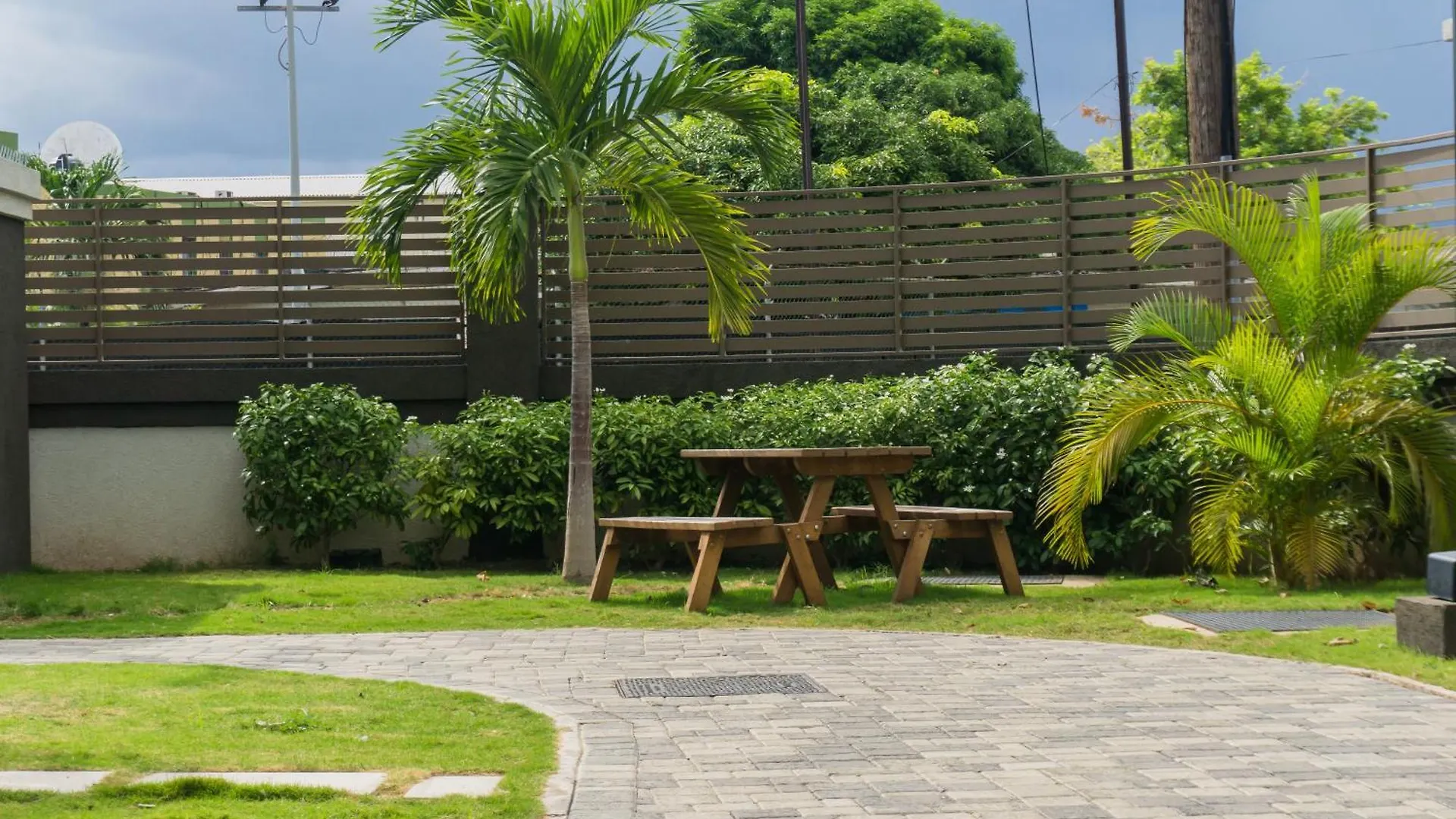 Secure One Bedroom Apartment In Ruthven A Gated Community In New Kingston Jamaica